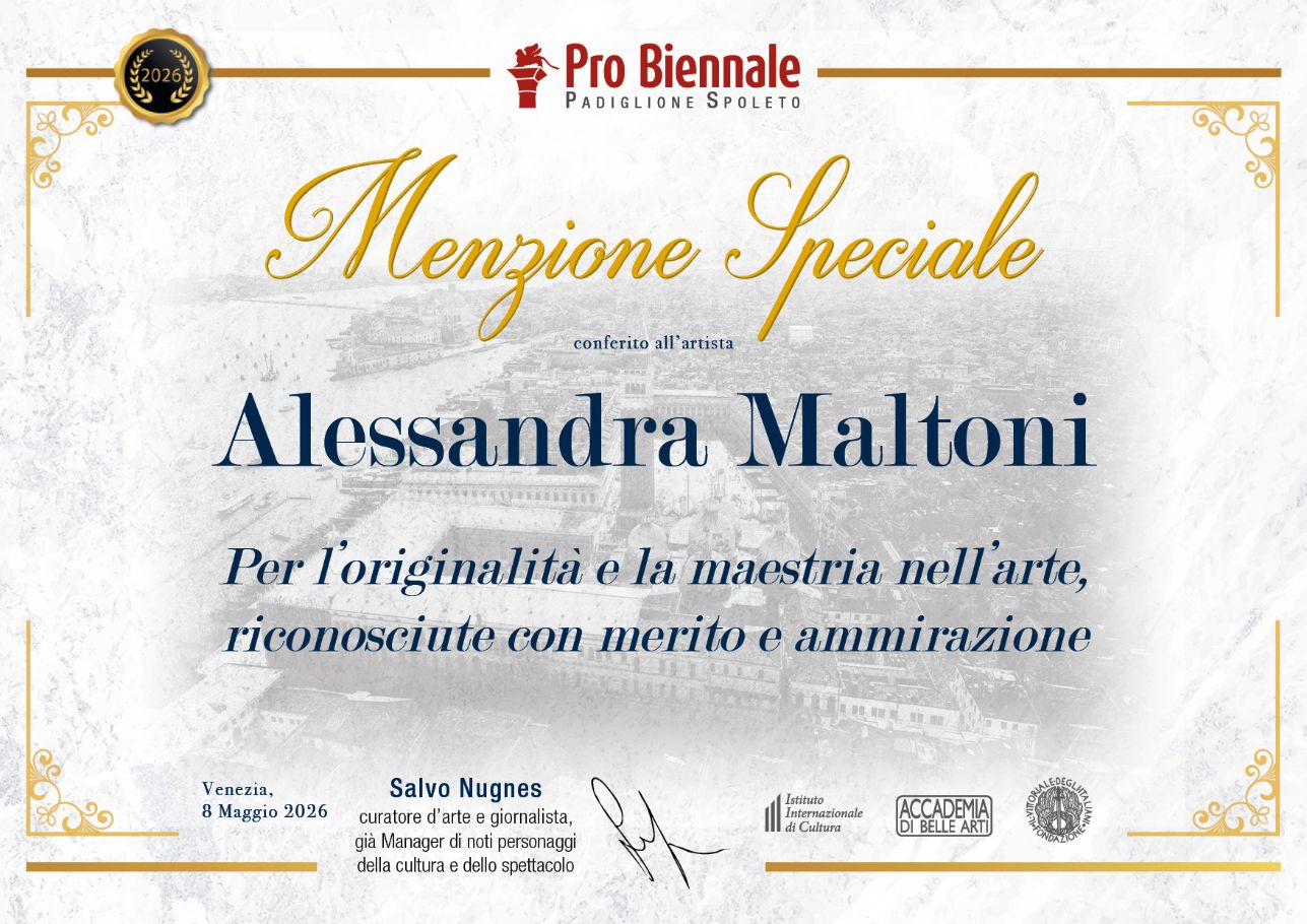 Riconoscimento alla Pro Biennale di Venezia
L'artista e scrittrice è stata recentemente insignita della Menzione Speciale alla Pro Biennale di Venezia (Padiglione Spoleto). Il premio, conferito dal curatore e giornalista Salvo Nugnes, sottolinea:

"L’originalità e la maestria nell’arte, riconosciute con merito e ammirazione."

Questo prestigioso attestato conferma il valore di un’opera che fonde sapientemente la sensibilità estetica con l'impegno civile e culturale.

La Poesia Cambierà il Mondo – Nuova Edizione 2026
La selezione di Alessandra Maltoni include la presentazione del suo ultimo volume: "La poesia cambierà il mondo – Nuova Edizione 2026".

In un’epoca segnata da incertezze e conflitti, l’autrice propone la parola poetica non come semplice rifugio, ma come un vero atto di resistenza e un ponte di pace tra i popoli. Attraverso una "visione quantistica", ogni parola diventa energia vibrante capace di modificare la realtà circostante, elevando la cultura a fondamento della ricostruzione umana.

Disponibilità
Il volume "La poesia cambierà il mondo" (Edizione 2026), testimonianza dell'eccellenza già premiata ai Prestige Awards in Inghilterra e promossa dal Centro Servizi Culturali, è ora disponibile per l'acquisto su Amazon.

👉 Acquista ora su Amazon https://www.amazon.it/poesia-cambier%C3%A0-mondo-Nuova-edizione/dp/B0GNKX6SXF

Unisciti al viaggio poetico di Alessandra Maltoni: dove l'arte incontra l'anima per illuminare le ombre della storia.