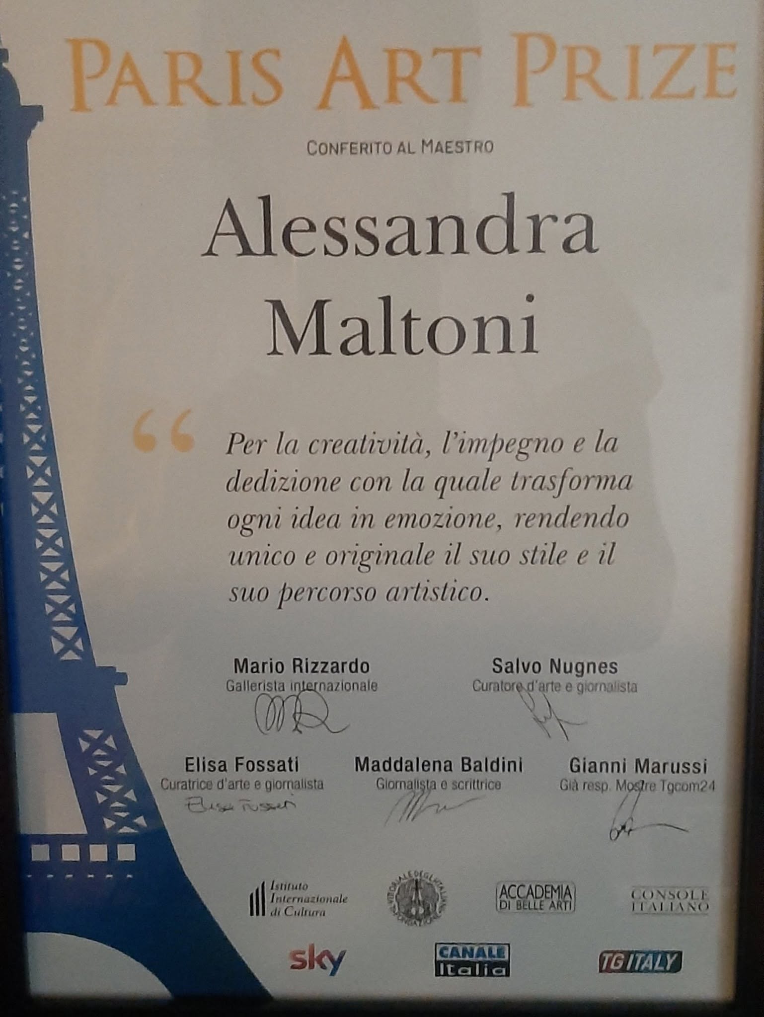 In questa immagine viene mostrato il prestigioso riconoscimento conferito alla pubblicazione, "Piccolo manuale del colore tra arte e verso". Un'opera che testimonia l'eccellenza e la ricerca artistica nel coniugare la forza visiva del colore al linguaggio poetico.

L'Opera d'Arte "Estasi" sulla Copertina

La copertina del manuale è impreziosita dall'opera d'arte "Estasi" di Alessandra Maltoni. Con le sue cromaticità vibranti e la forte carica emotiva, l'opera esprime perfettamente l'anima dell'intera pubblicazione.

Premio Internazionale alla Critica Set Art 2026 a Palazzo Valentini

La copertina del manuale con l'opera "Estasi" è stata premiata con il Premio Internazionale alla Critica Set Art 2026. Il riconoscimento verrà conferito nella prestigiosa ed elegante cornice istituzionale di Palazzo Valentini a Roma, a testimonianza dell'alto valore critico e artistico raggiunto dall'opera.

Un Traguardo di Rilievo

Questo importante traguardo celebra la dedizione, il percorso di ricerca e la costante capacità dell'artista di trasformare l'ispirazione in emozione condivisibile.

Scopri di più sulle opere e i progetti dell'artista su questo sito web!